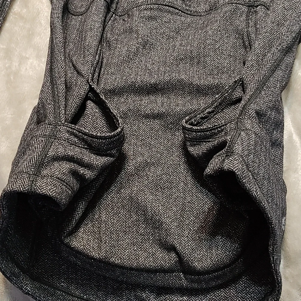 Lululemon Base Runner Half Zip size 10 - Picture 15 of 15